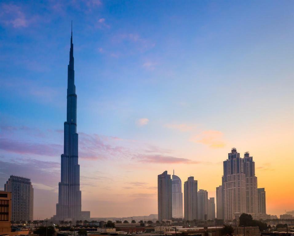 Back Packer Top 10 Dubai Luaran gambar