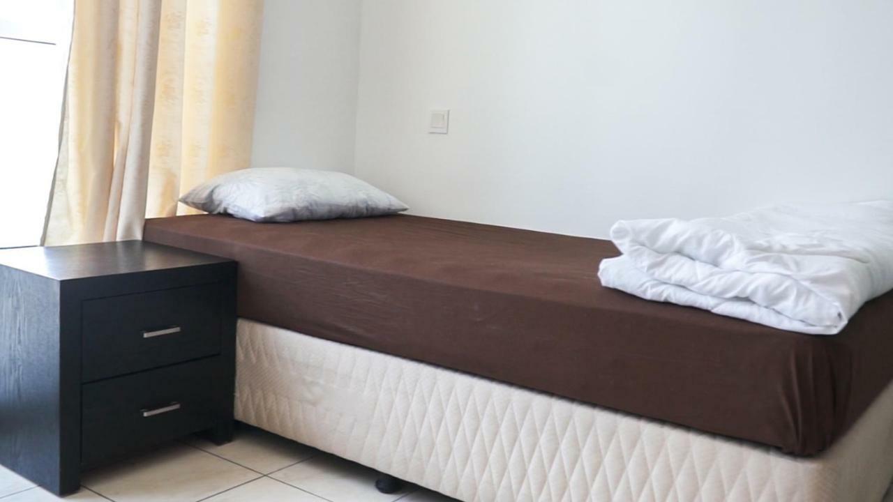Back Packer Top 10 Dubai Luaran gambar