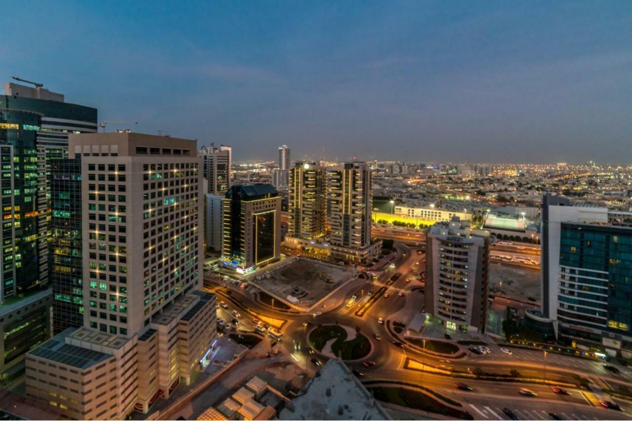 Back Packer Top 10 Dubai Luaran gambar