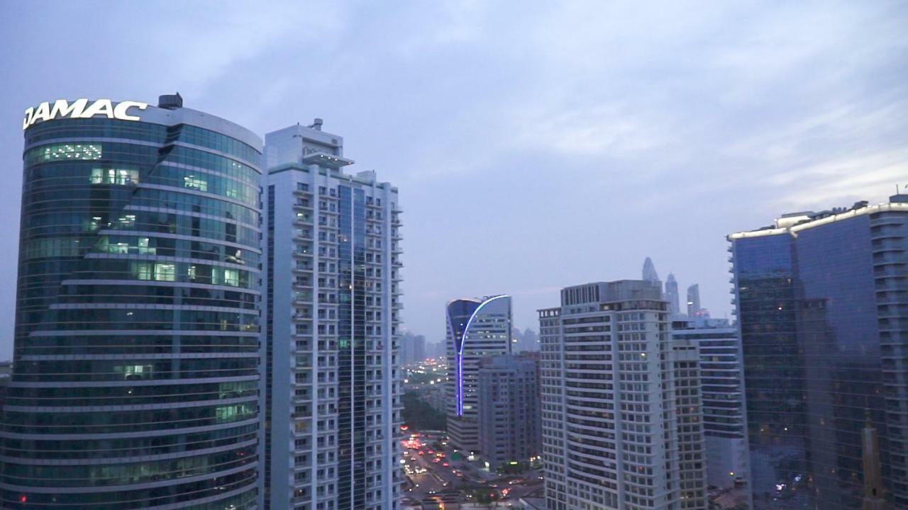 Back Packer Top 10 Dubai Luaran gambar